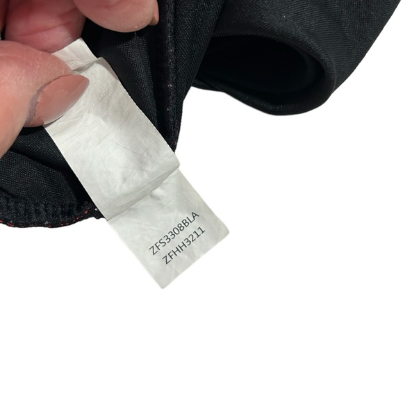 A pretty one piece swim suit that is flattering to all body types. - Picture 7 of 7